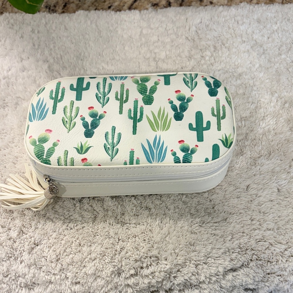 Cactus Print White Jewelry Case